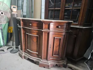 Mueble de madera antiguo