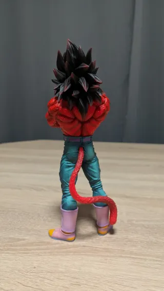 Dragon Ball Figura Vegeta SSJ4 PVC 28cm JT Studio