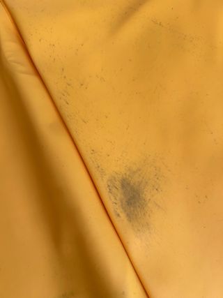 Chubasquero Stutterheim Amarillo