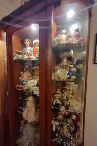 Armario Vitrina con Muñecas de Porcelana