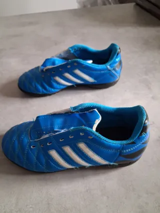 Scarpe da calcio Adidas blu e bianche