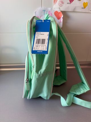 Mochila Adidas pequeña verde y blanca