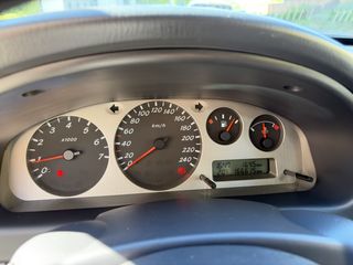 Nissan Almera 2001