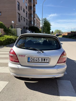 Nissan Almera 2001