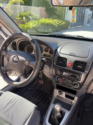 Nissan Almera 2001