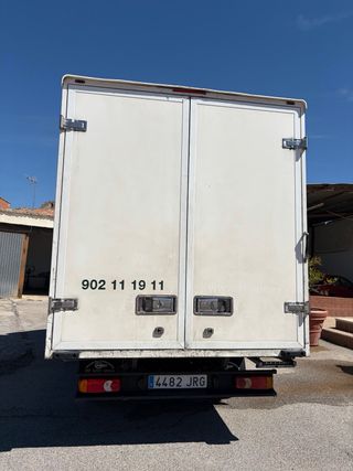 Camión Nissan Cabstar 2016