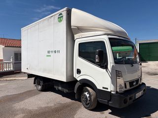 Camión Nissan Cabstar 2016