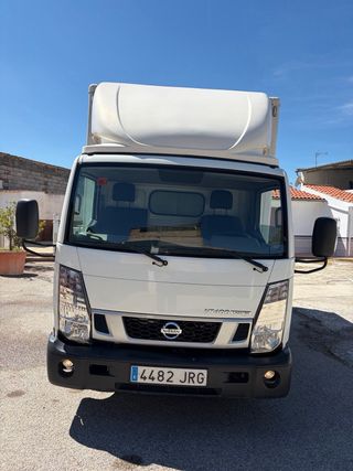 Camión Nissan Cabstar 2016