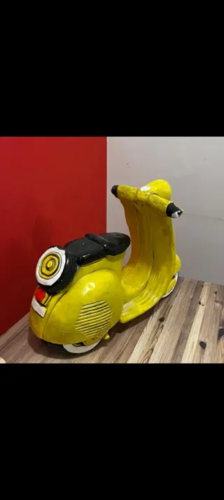 Moto de piedra decorativa