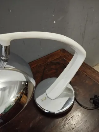 Lámpara de escritorio fase es modelo boomerang