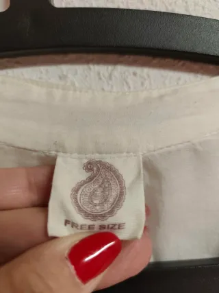 Vestido corto de chica en la talla M/L.