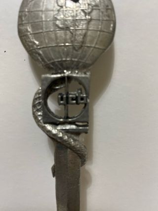 Tagliacarte vintage con serpente