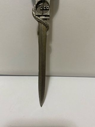 Tagliacarte vintage con serpente