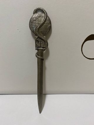 Tagliacarte vintage con serpente