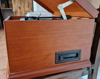 Equipo HI FI Lauson con Cassette, CD, USB y radio.