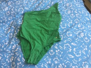 Bañador mujer verde asimétrico