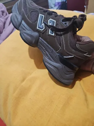 Tenis New Balance Marrones Seminuevos