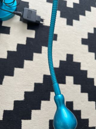 Lámpara de escritorio azul flexible