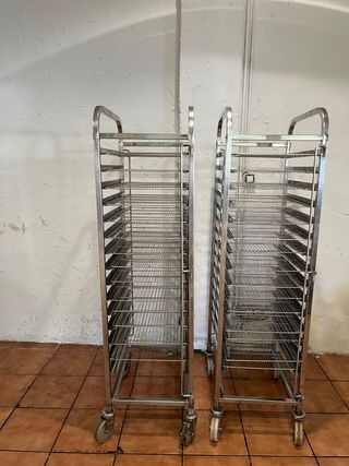 Carro panadería con bandejas