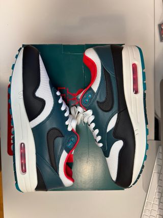 Nike Air Max 1 x LeBron x Liverpool FC