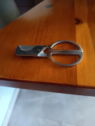 Forbici per sigari nere eleganti con fodero