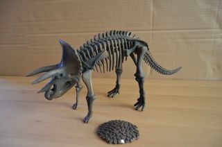 Maqueta de Dinosaurio Triceratops