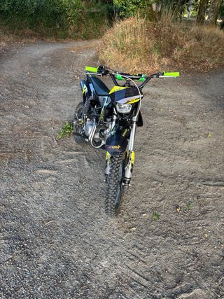 Moto enduro nueva va perfecta 125cc