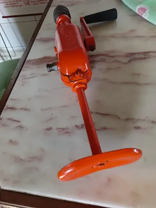 Furadeira manual antiga poland