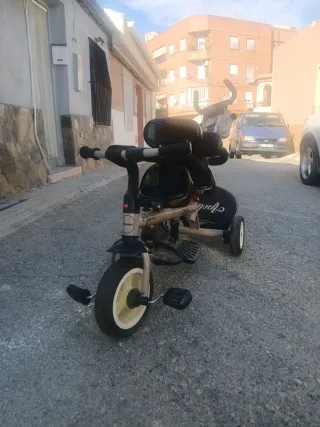 Triciclo gemelar Apollo para pasear