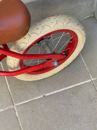 Bicicleta Banwood sin pedales roja