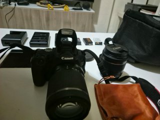 Canon 200D + 2 objetivos (18-200 y 18-55)