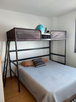 Cama litera con espacio para otra cama