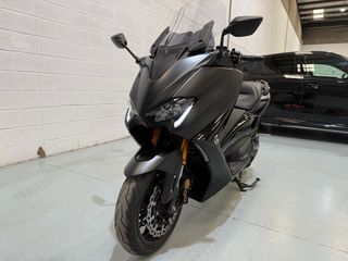 Yamaha T-Max 560 Maxi Scooter Negra