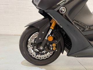 Yamaha T-Max 560 Maxi Scooter Negra