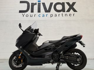 Yamaha T-Max 560 Maxi Scooter Negra