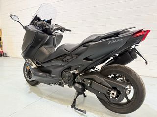Yamaha T-Max 560 Maxi Scooter Negra