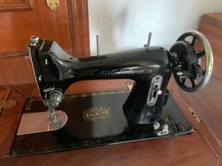 Máquina de coser Sigma con mueble