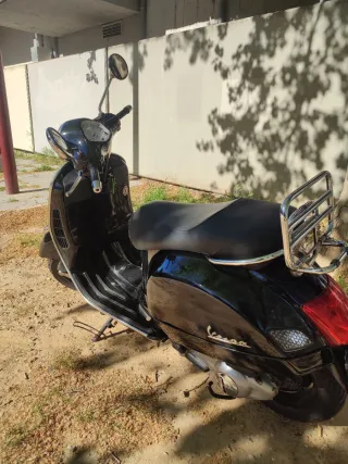 Vespa GTS 125 Negra