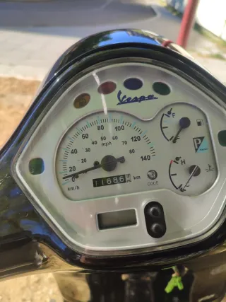 Vespa GTS 125 Negra