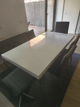 Mesa comedor + 4 sillas (2 giratorias) y banco