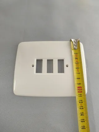 Tapa enchufes y interruptores 3 Huecos 14/11 cm