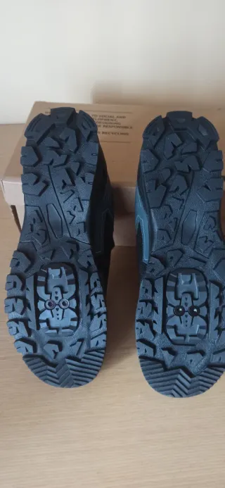 Zapatillas spinning negras y fucsia