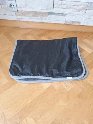 Cama para perro gris acolchada