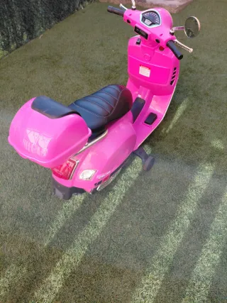 Moto Vespa Rosa Eléctrica Infantil