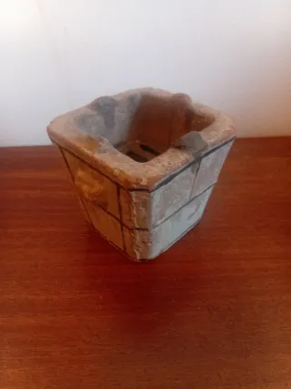 Antiguo hornillo de cerámica