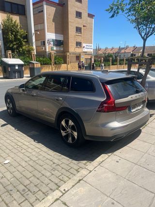 Volvo V60 Cross Country 2021