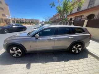 Volvo V60 Cross Country 2021