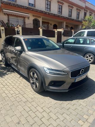 Volvo V60 Cross Country 2021