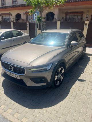 Volvo V60 Cross Country 2021