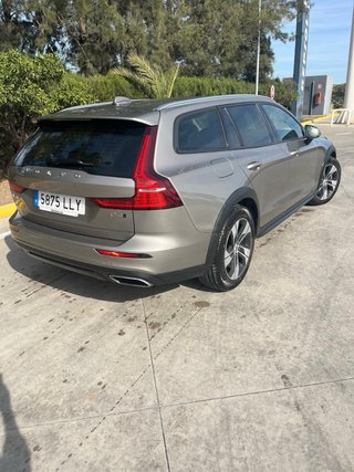 Volvo V60 Cross Country 2021